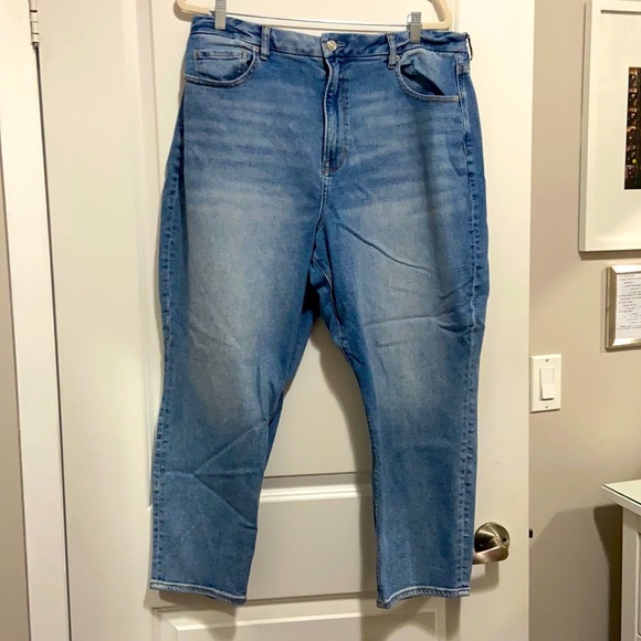 American Eagle Outfitters Denim - American Eagle Curvy Mom Jean Size 18 Short